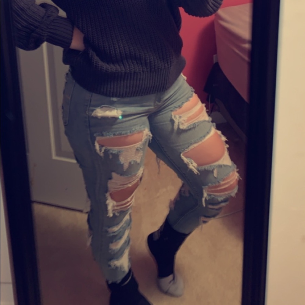 American eagle light colored ripped jeans